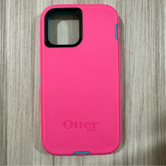 iPhone 12, 12 pro - Otterbox defender phone case - Picture 5 of 8